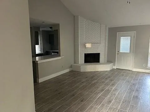 3415 Wingdale Ct — Photo 2