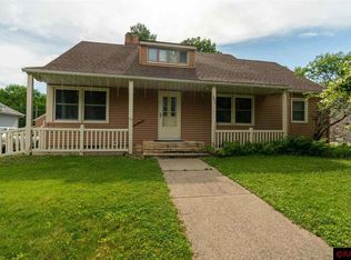 462 1st St, Gaylord, MN 55334