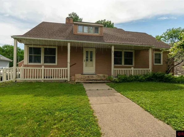 462 1st St, Gaylord, MN 55334
