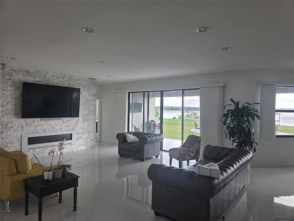 4 bed, 3.0 bath, 2835 sqft, $3,100 — Photo 3