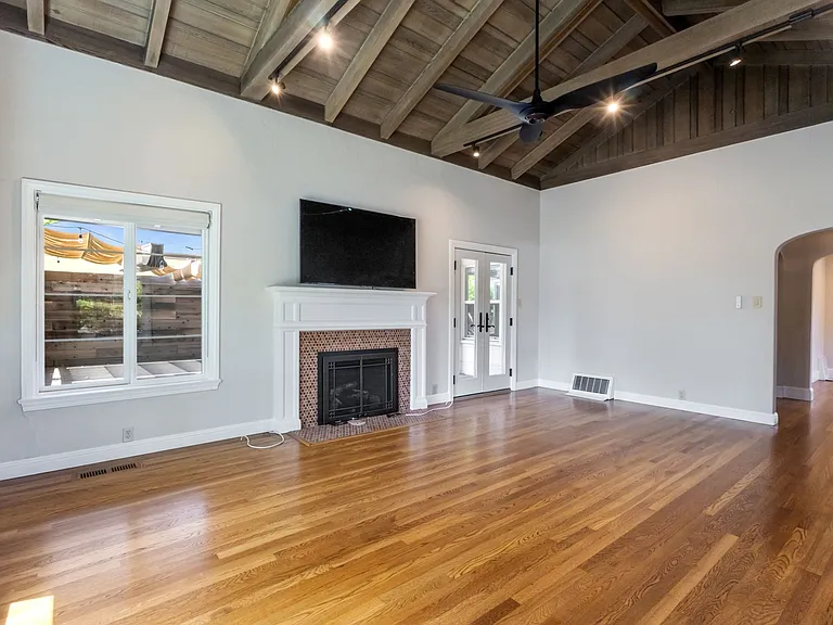 150 Alviso St — Photo 8
