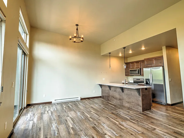 320 Fox Springs Cir #303 — Photo 2