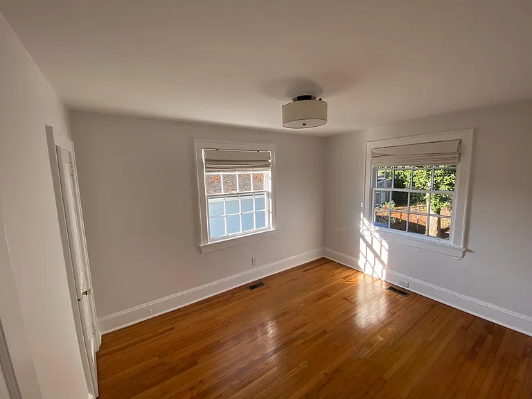 420 Bickett Blvd — Photo 19
