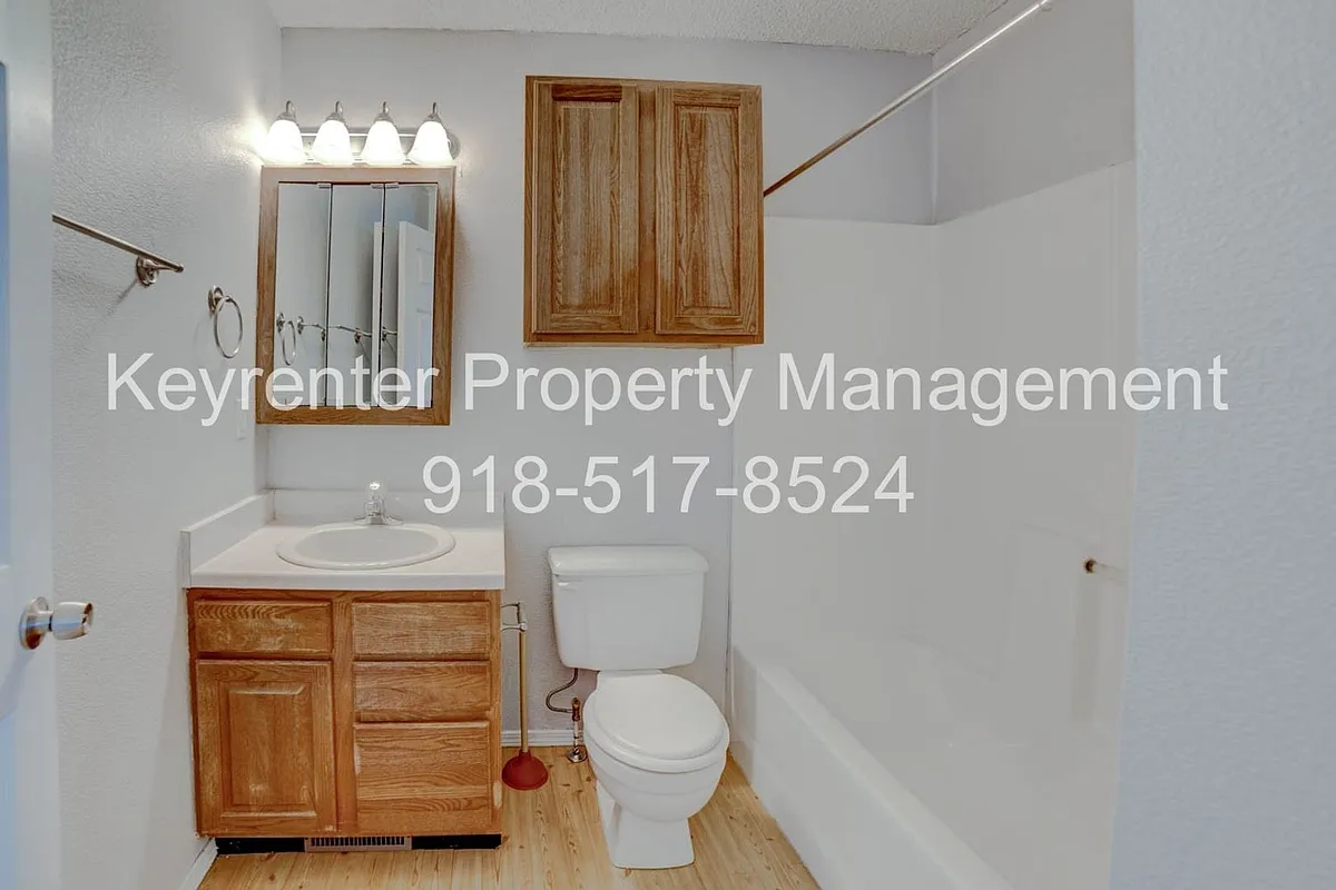 Building Photo - 2242 W Quantico St
