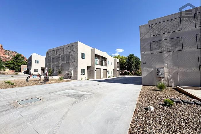 3 bed, 2.5 bath, 1350 sqft, $2,695 — Photo 4