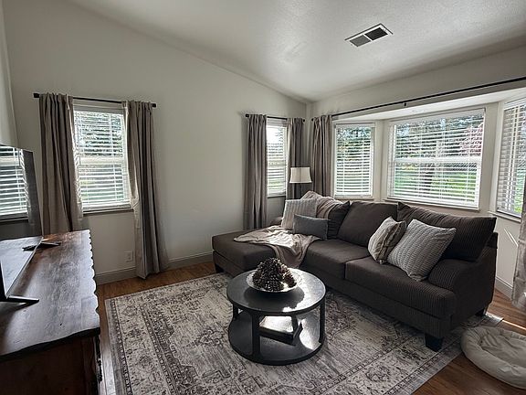 5th image of 10885 Woodchuck Ct