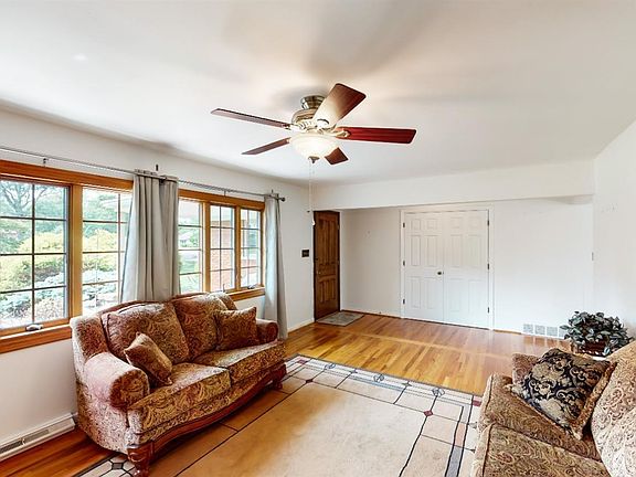 5th image of 1012 Spruceglen Dr