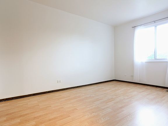 4th image of 3762 Merrimac Ln W