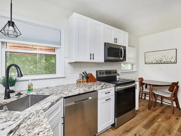 4901 SW 12th St, Des Moines, IA 50315