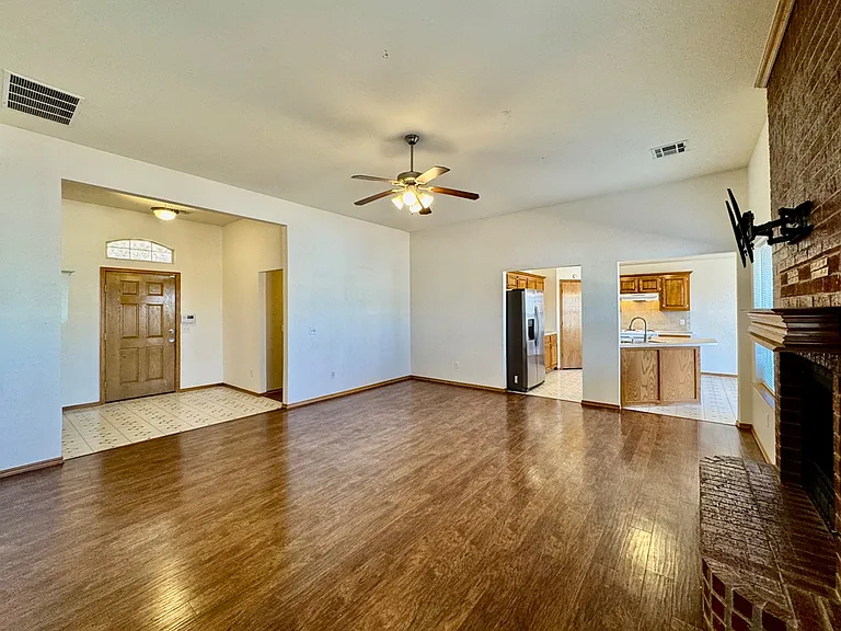 8221 Greer Way — Photo 7