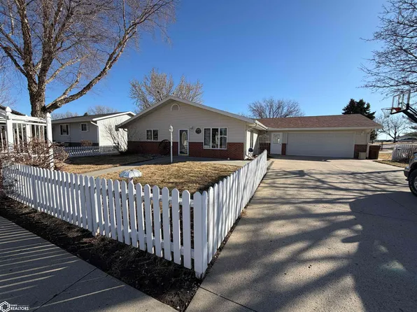 1206 Amy Ave, Carroll, IA 51401