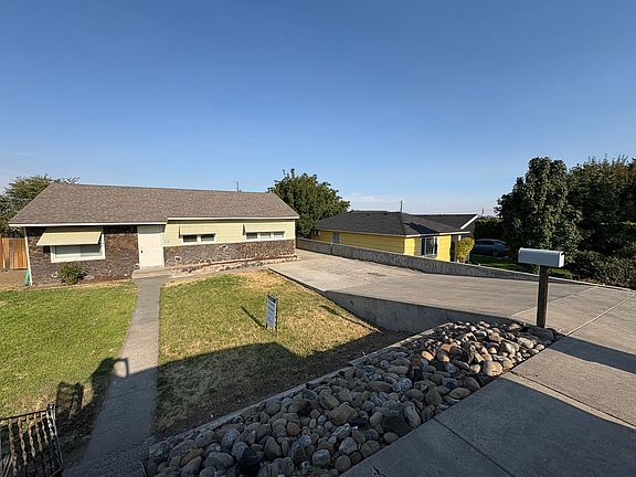 2nd image of 216 Mocliff Rd