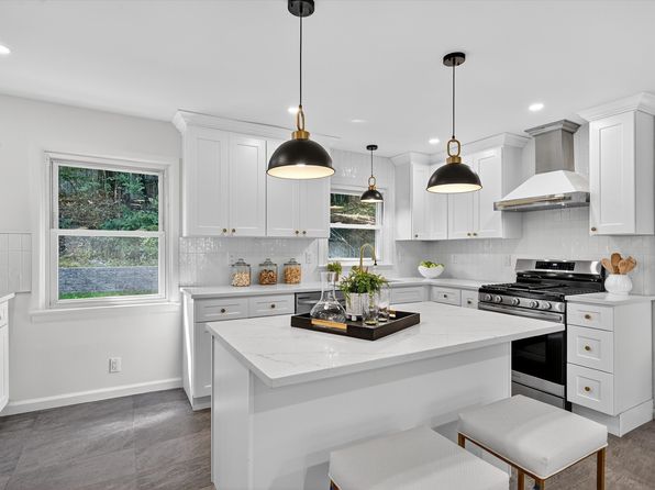 27 Terrace Dr FLOOR 2