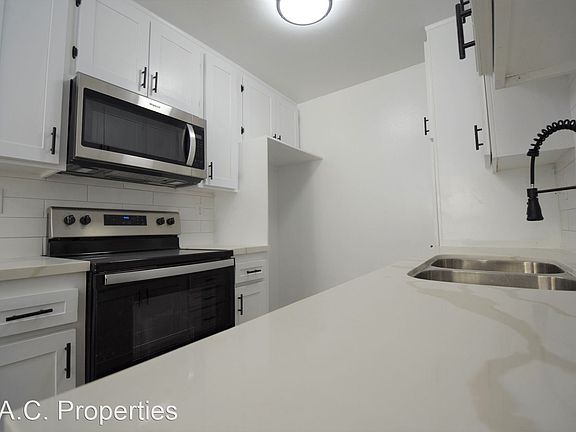 5th image of 6115 Whitsett Ave #211