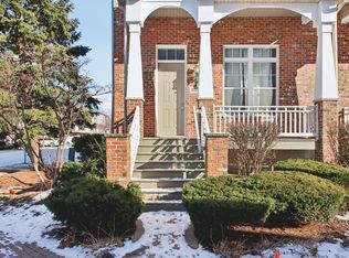 6130 River Bend Pl, Lisle, IL 60532