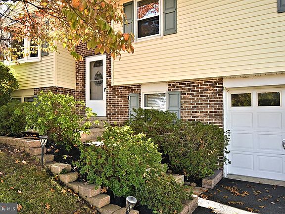 3rd image of 34 Chestnut Ln