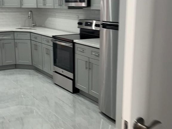 5th image of 1800 Randall Ave #1