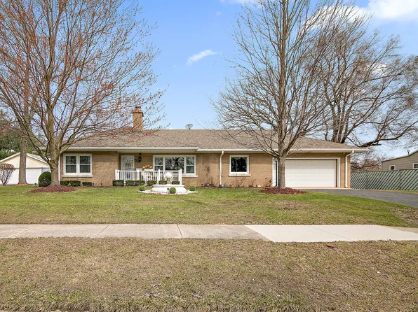 447 W Guertin St, Saint Anne, IL 60964