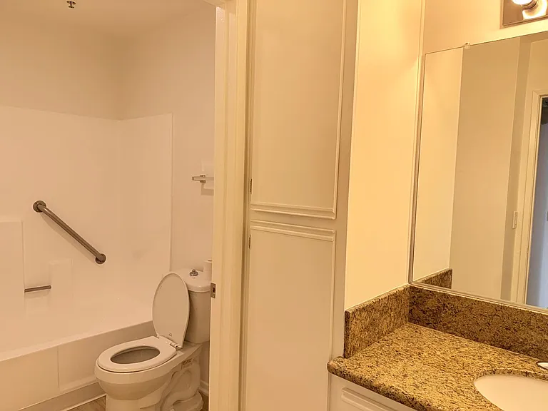 400 Westmoreland Apartments - Modern, approachable, city-living vibe — Photo 31