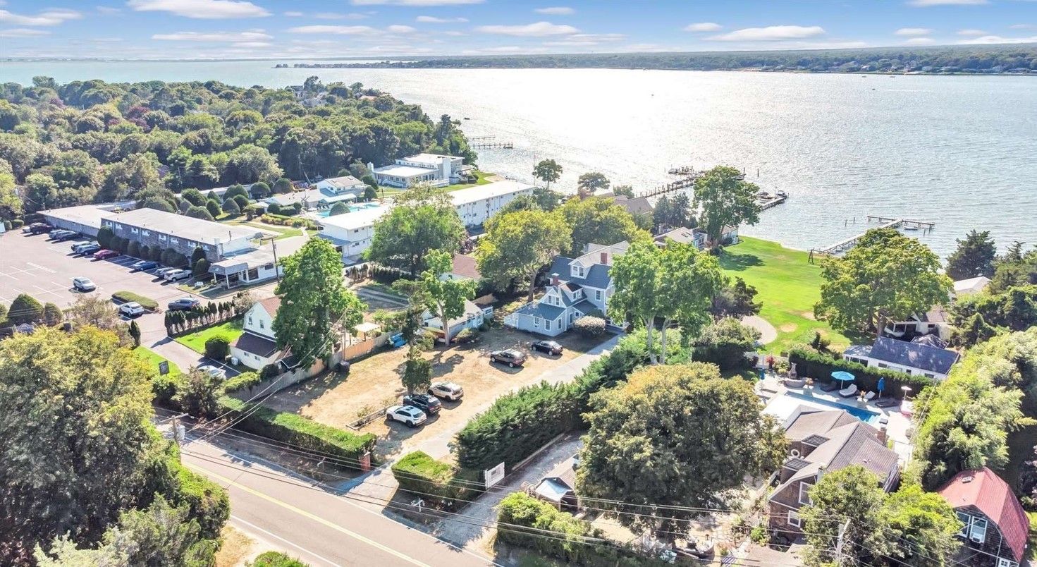 46 Rampasture Rd Unit 5 in Hampton Bays Out East