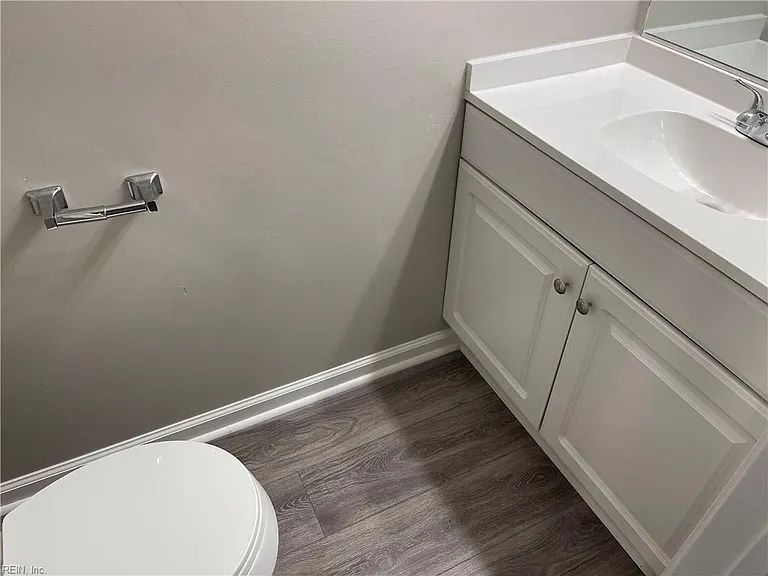 808 Quesnel Dr — Photo 17