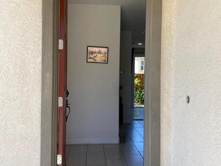 967 Willow Bridge Dr — Photo 2