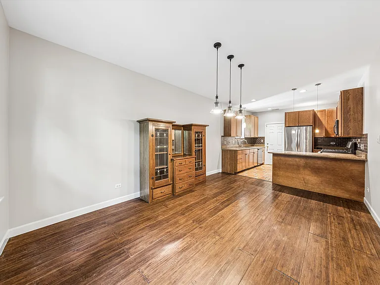 6829 N Lakewood Ave #1 — Photo 7