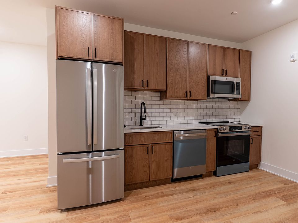 1st image of 915 S 12th St #9
