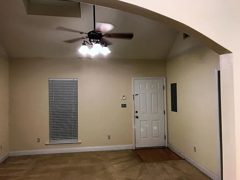 211 Brook Ct — Photo 9