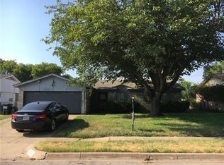 828 Colony Dr, Crowley, TX 76036