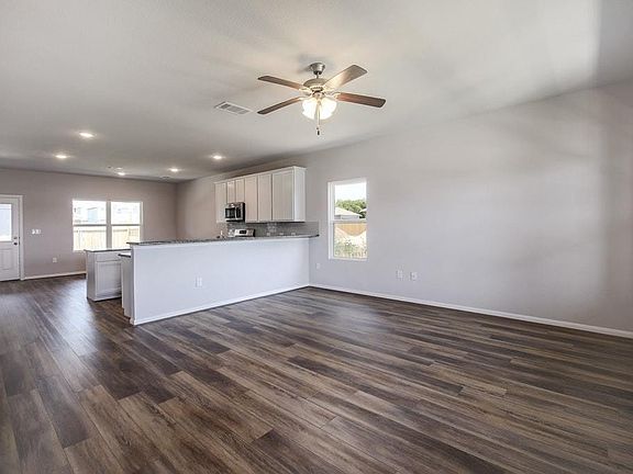 4th image of 313 Clearlake Dr