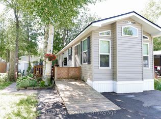 225 Platten Blvd #819, Scugog, ON L9L1B4