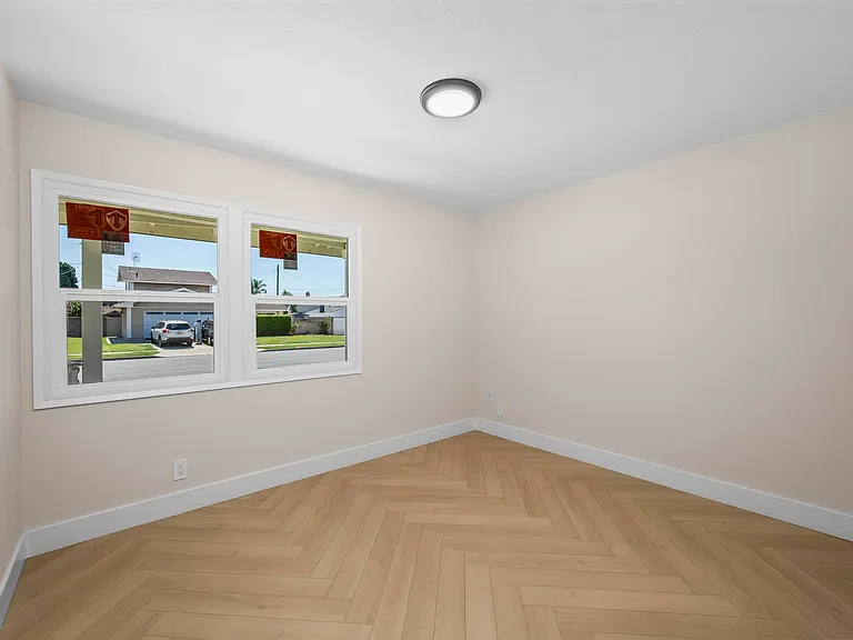 9433 Geranium Cir — Photo 34