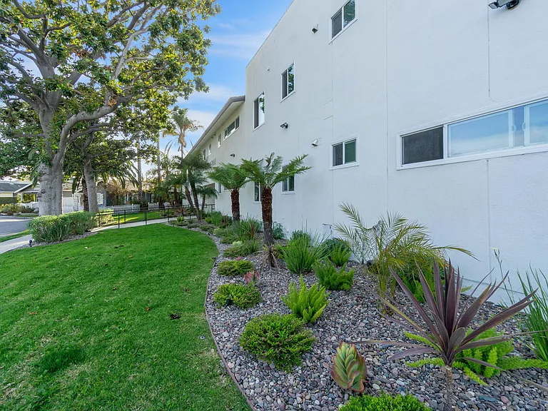 Torrance Gateway Apartments — Photo 33