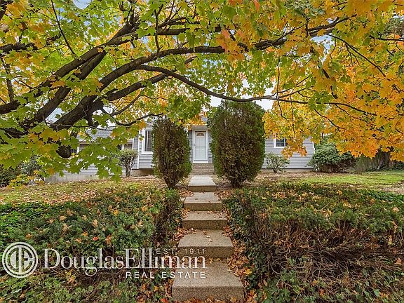 2nd image of 17 Bellaire Dr