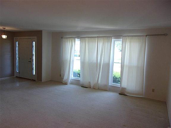 4th image of 2841 Flamewood Dr