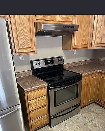 5th image of 62 Elizabeth Ln