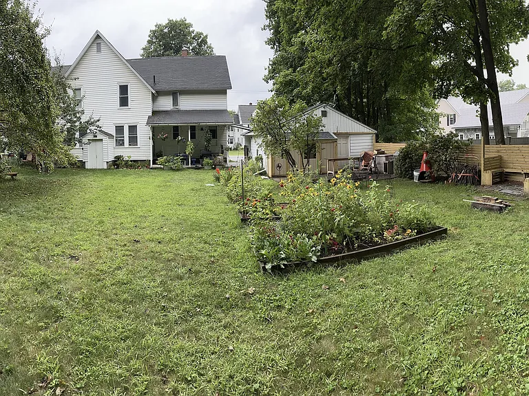 132 N Main St — Photo 12