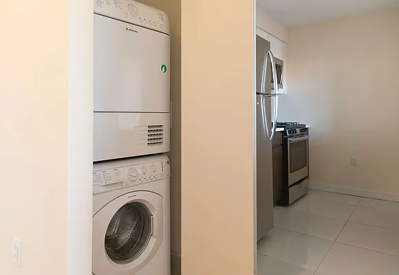 Rented by Kahen Properties | media 8