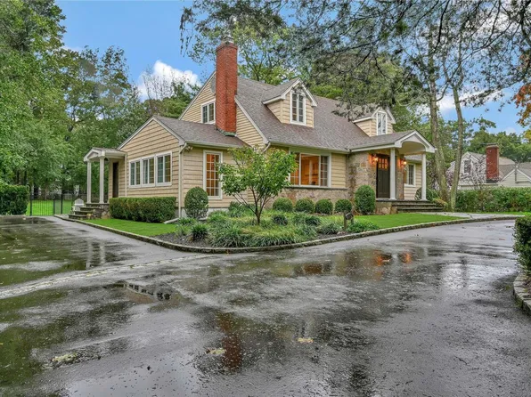 23 Beverly Court, Northport, NY 11768