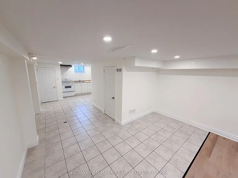 338 Demaine Cres — Photo 6