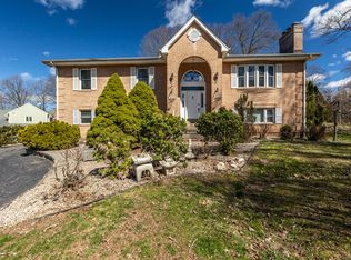 160 Cobey Rd, Rocky Hill, CT 06067