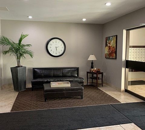 3rd image of 55 Yarmouth St #902