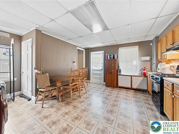 4th image of 21 Henderson St