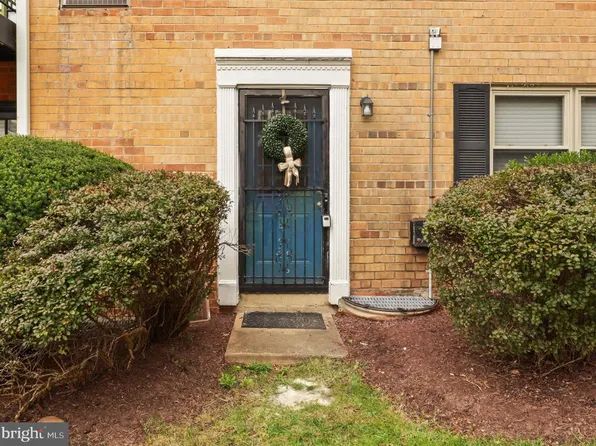 5933 Quantrell Ave APT 104, Alexandria, VA 22312