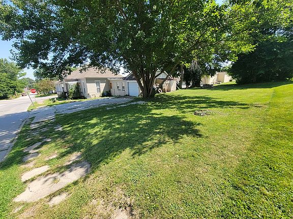 3rd image of 600 E 9th St