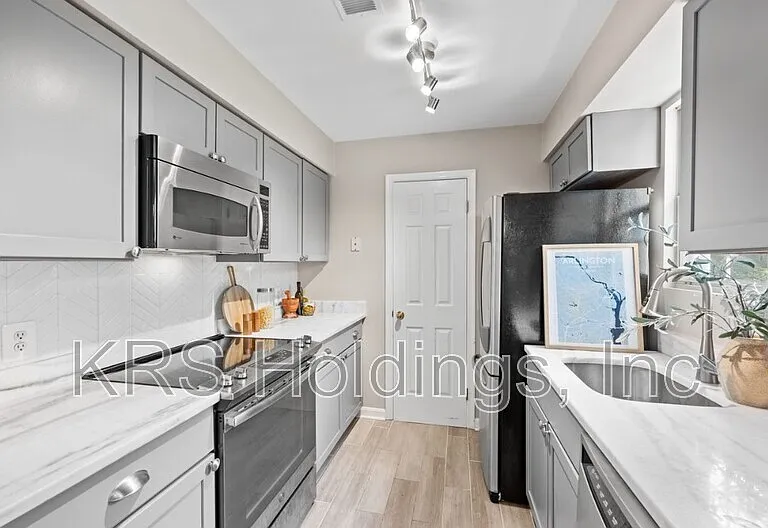 2050 N Calvert St #410 — Photo 11