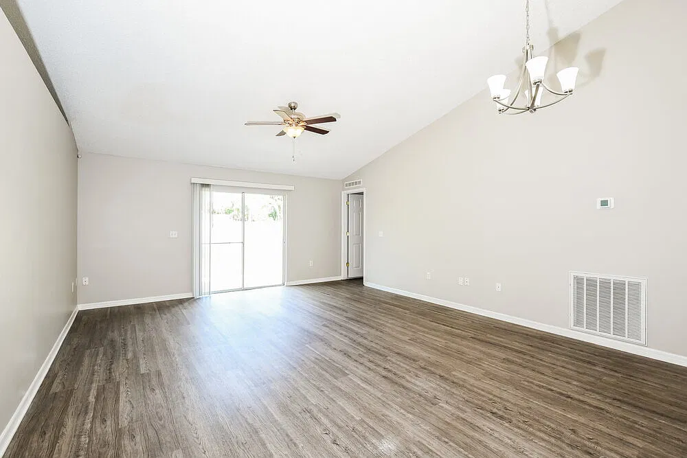 3 bed, 2.0 bath, 1398 sqft, $1,720 — Photo 4