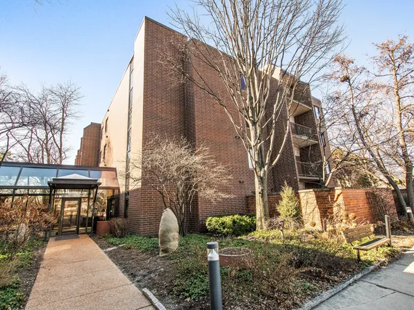 2150 Bouterse St APT 205, Park Ridge, IL 60068
