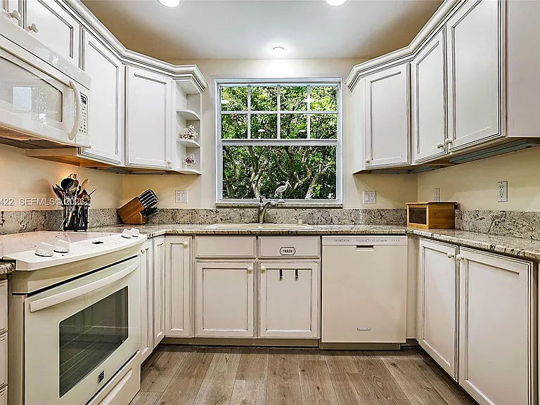 905 Mainsail Cir #905 — Photo 9